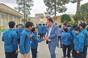 حضور شهردار و اعضای شورای اسلامی استهبان در دبیرستان دارالفنون استهبان