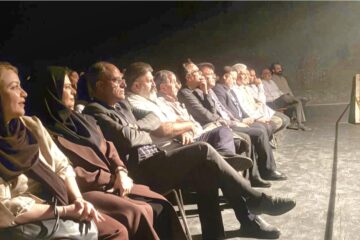 فرماندار استهبان به تماشای تئاتر «بچه‌خور» نشست