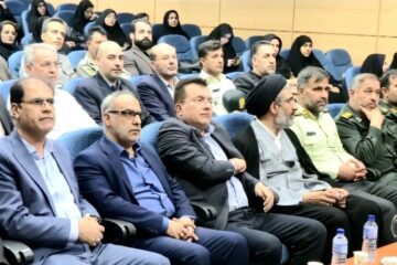 مسئولان باید پیش از مردم به احکام الهی و حقوق آنان پایبند باشند